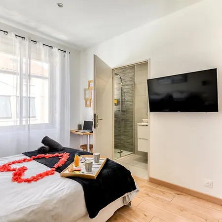 Konukevi Le Bourget - Envolee Romantique 3*