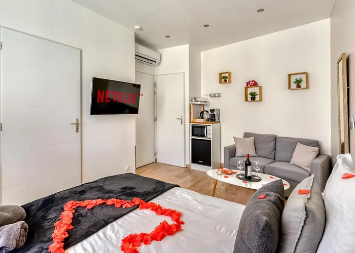 Le Bourget - Envolee Romantique Gasthuis 3*